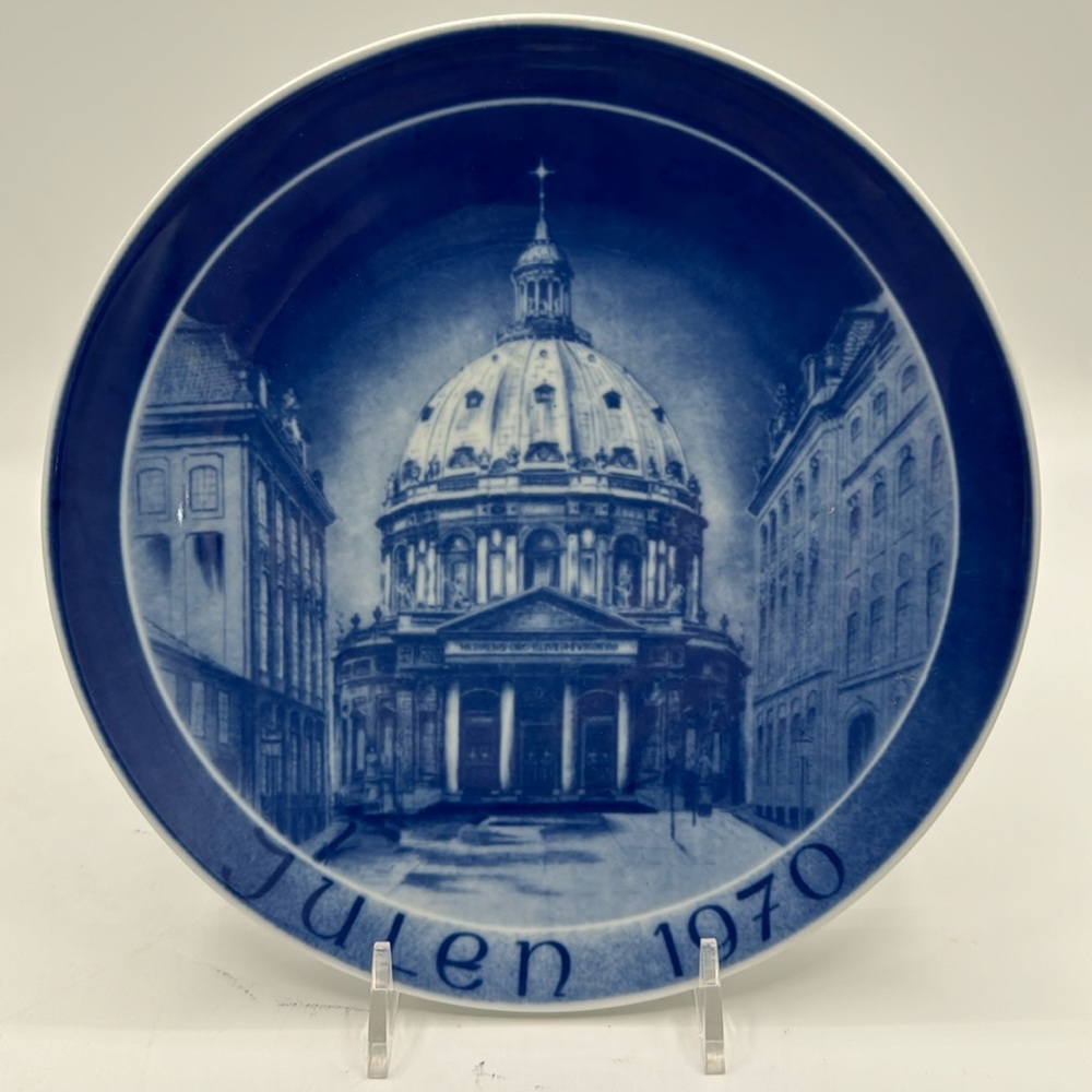 Vintage Julen 1970 Kirke Platton Porcelain Wall Hanging Collector Plate-Germany.